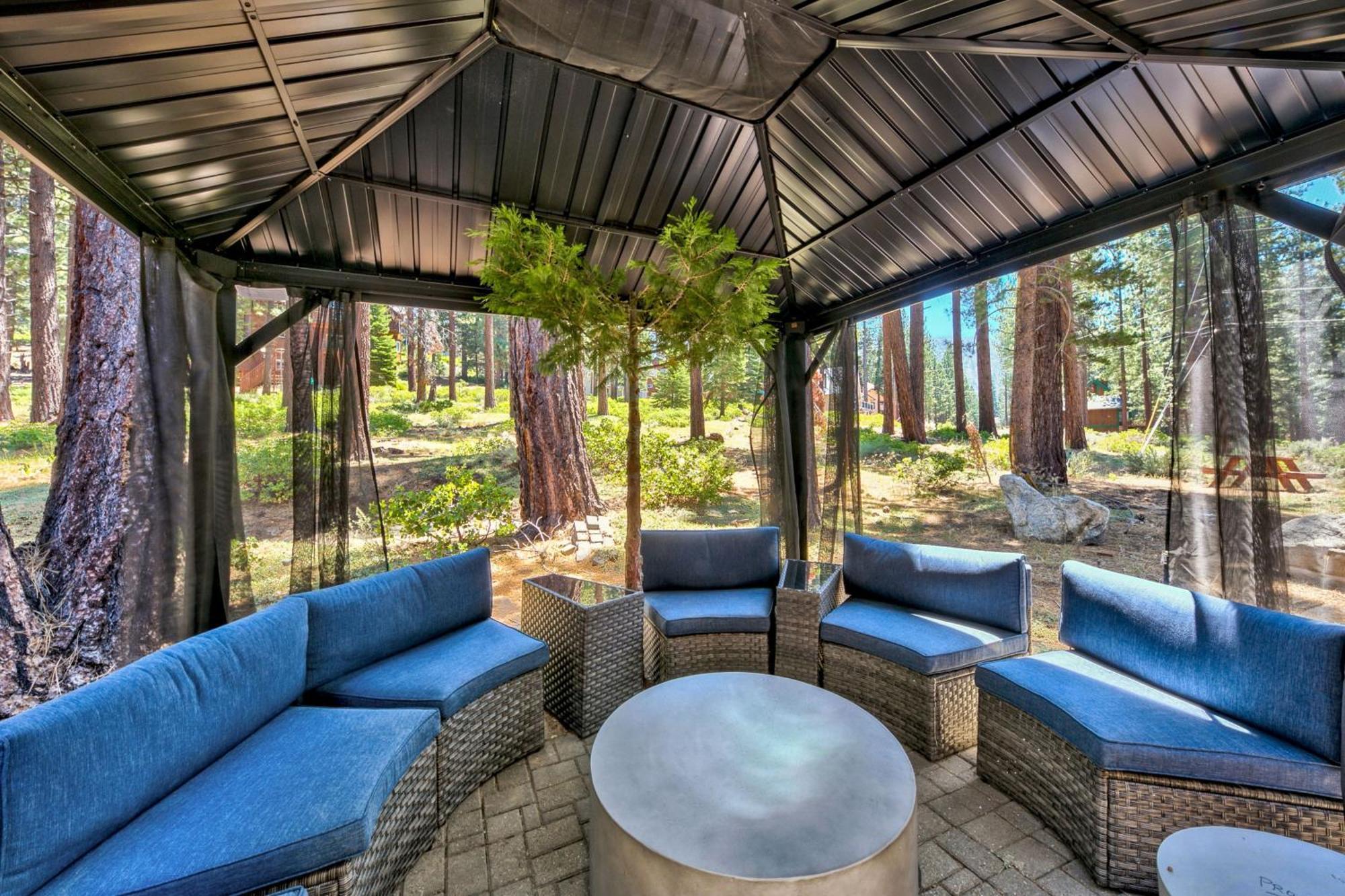 Holiday home Family Hiker's Haven: Forested 3br Pets *
